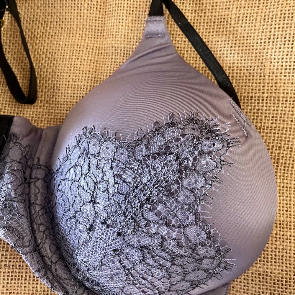 Victoria Secret Bombshell Bra - Picture 3 of 5